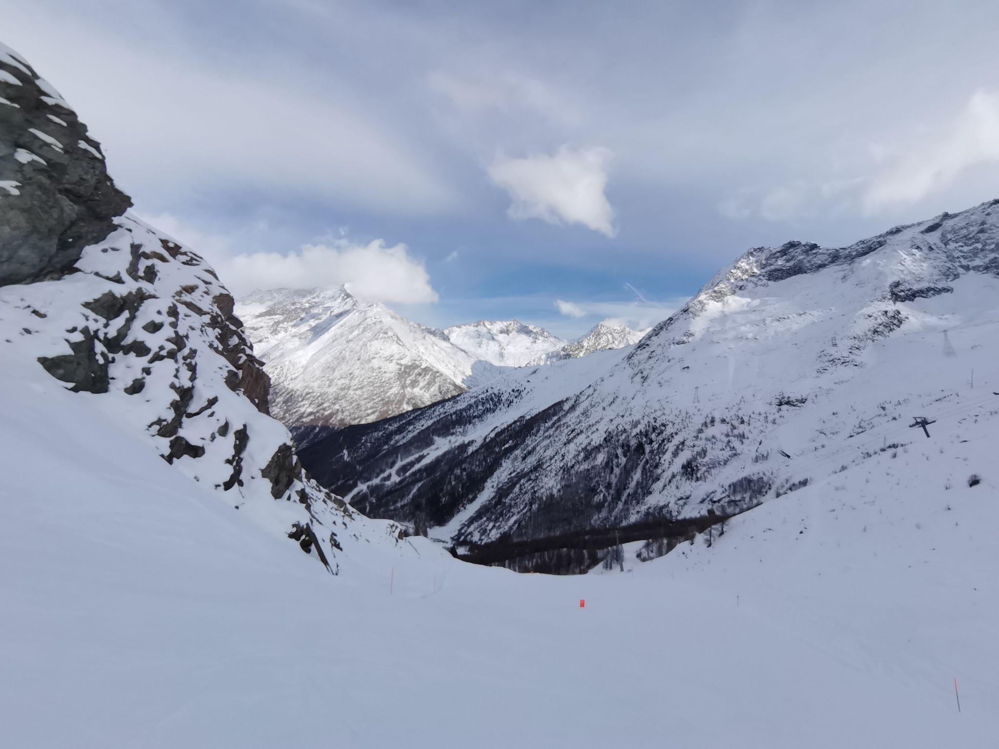 乐鱼娱乐app-关于瑞士高山滑雪挑战赛，雪道上的速度较量的信息